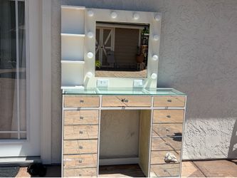 Mirrored Hollywood Vanity with Lighted Mirror