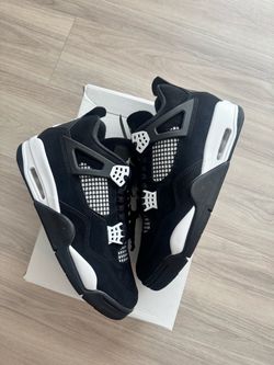 Size 10 men jordan 4 retro