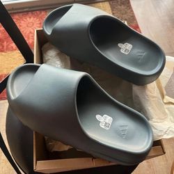 Yeezy Slides 