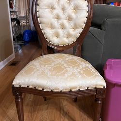 Vintage dinning Chairs  (6 Total)