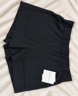 Beyond Yoga Womans Shorts Size M- NEW