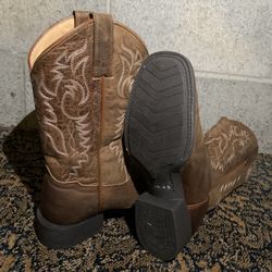 Women Boots (8.5)