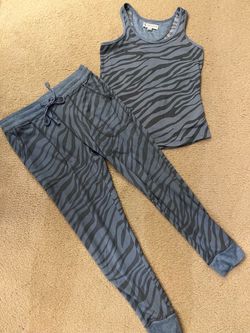 Live Love Lounge Women’s 2 Piece PJs Pajama Lounge Set Small Animal Print