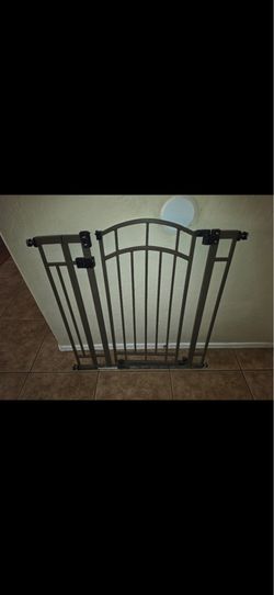 Metal baby/pet gate