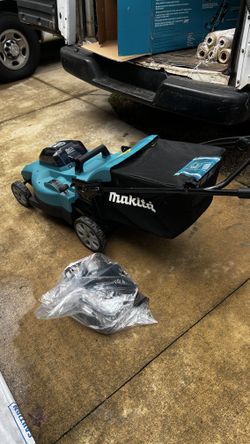 Makita  Cordless 21 in. Walk Behind Lawn Mower Kit w/4 batteries (4.0Ah)