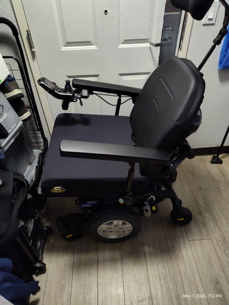 Q6 Edge Power Chair