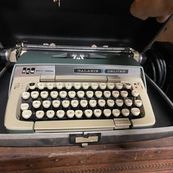 Vintage Smith-Corona Typewriter In Case