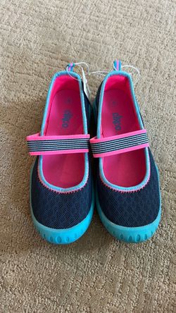 Circo girl water shoes size 4.
