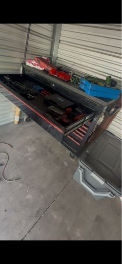 Snap on rolling tool chest