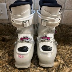 DELBELLO Girls/womans Ice Skates Sz 23.5/272mm