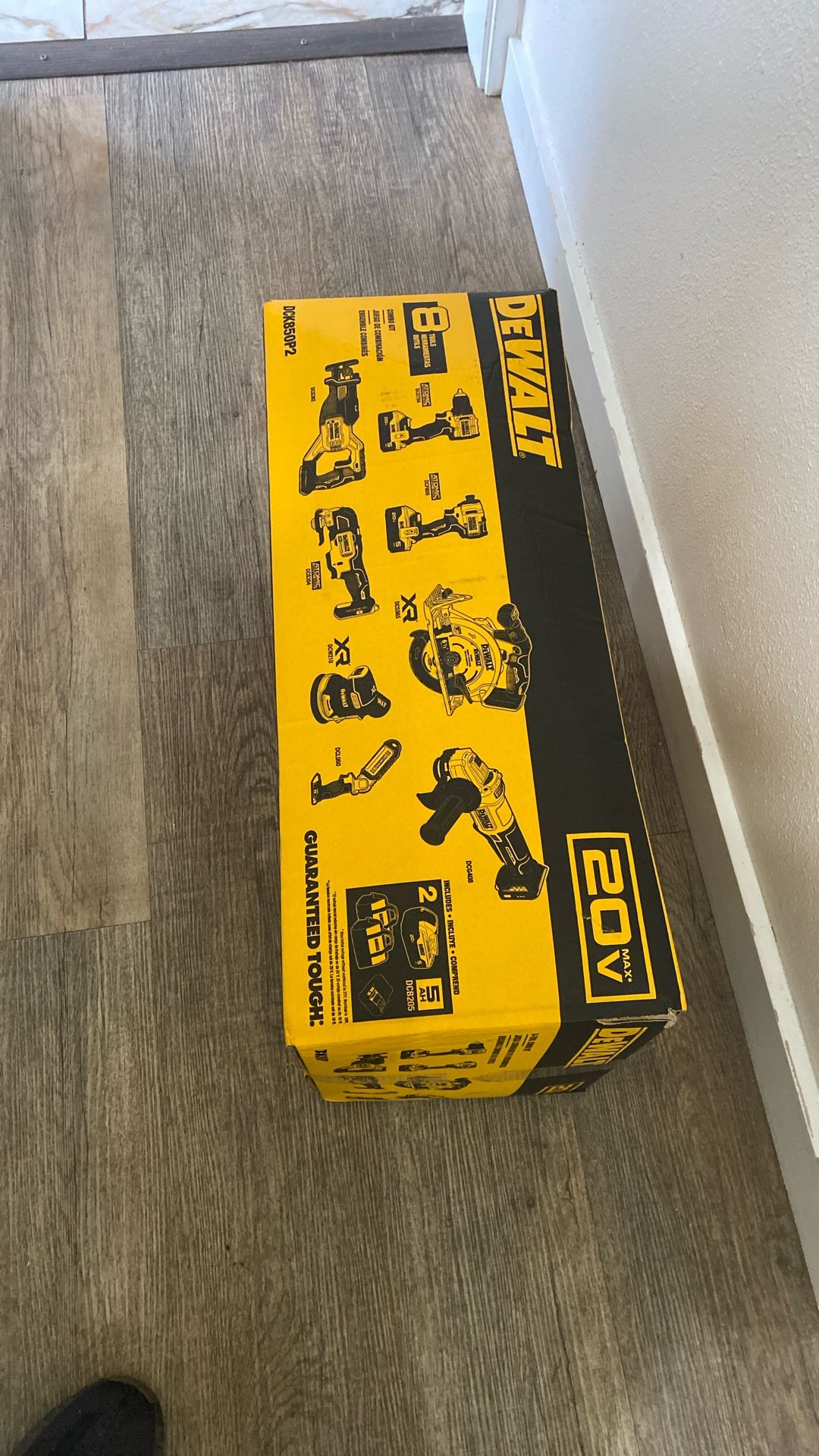 Dewalt 8 Tools Combo Kit. Model. DCK850P2