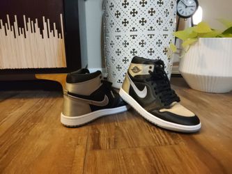 Nike Air Jordans 1 Retro Gray & Black
