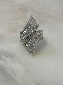 10k Gold Ring With Cubic Zirconias 