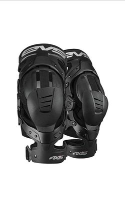 EVS Sports AXISS-BK-MP Axis Sport Knee Braces Medium Black Pair Open Box