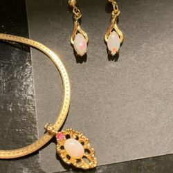 Faux Opal Necklace And Earrings