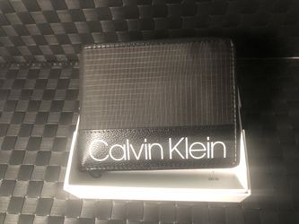 BNWT Calvin Klein Men's  Passcase with ID genuine leather Nylon Wallet pockets
