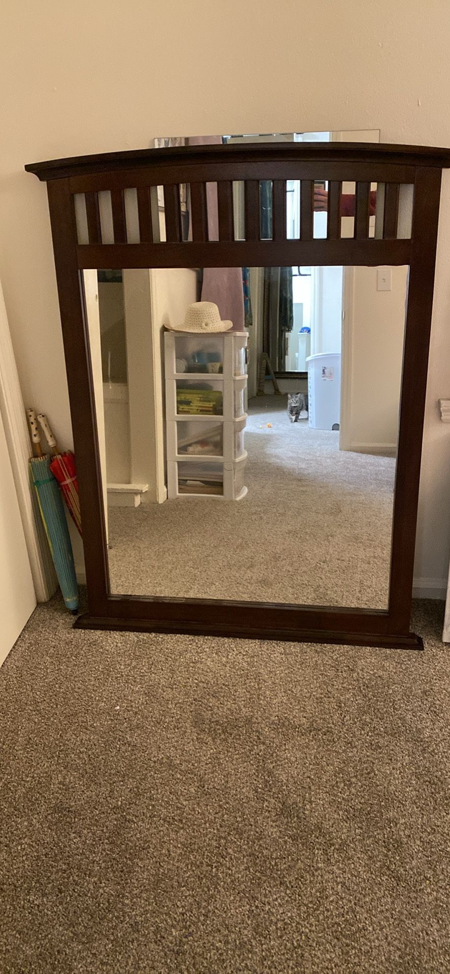Mirror with wooden frame - Mirror: 29x34 Frame 36x47