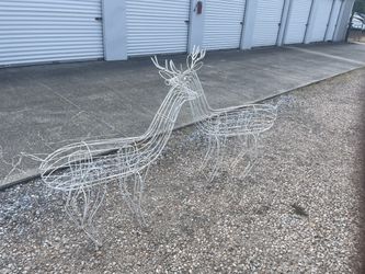 White Metal reindeer