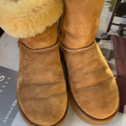 UGGS  GOOD CONDITIONS 