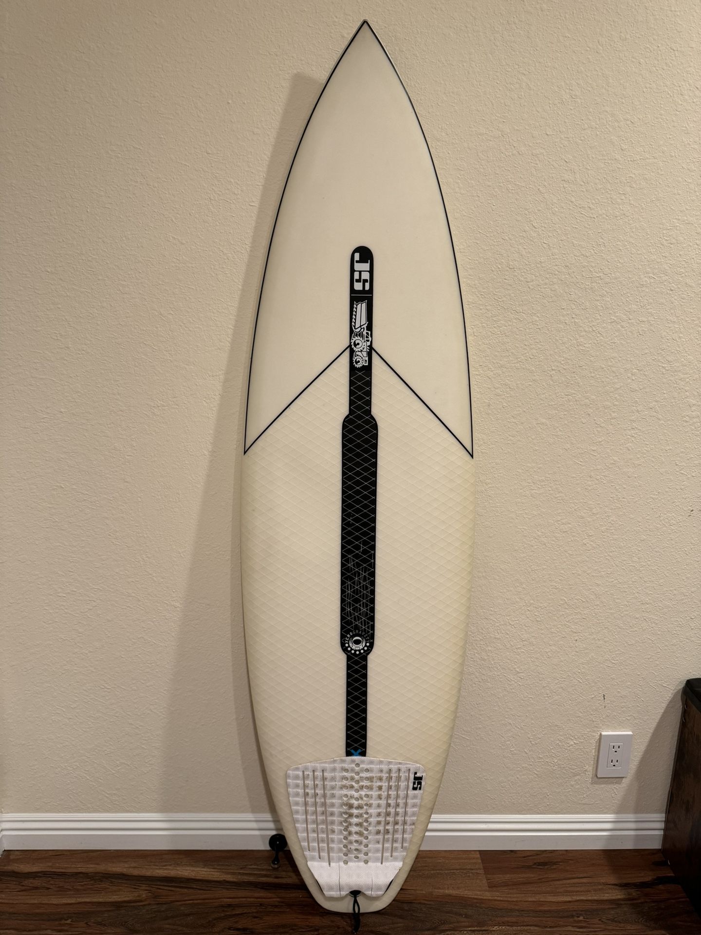 JS Xero Gravity in hyfi 2.0 Surfboard
