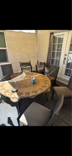 TABLE AND 12 CHAIRS 🪑 EVERITHING IS GOOD CONDITION