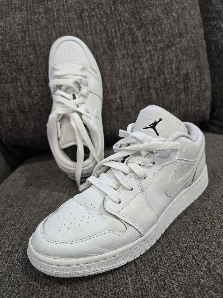 Jordans Shoes 6.5 Yus Pero Hacen Hasta Un Size 7/8 De Mujer