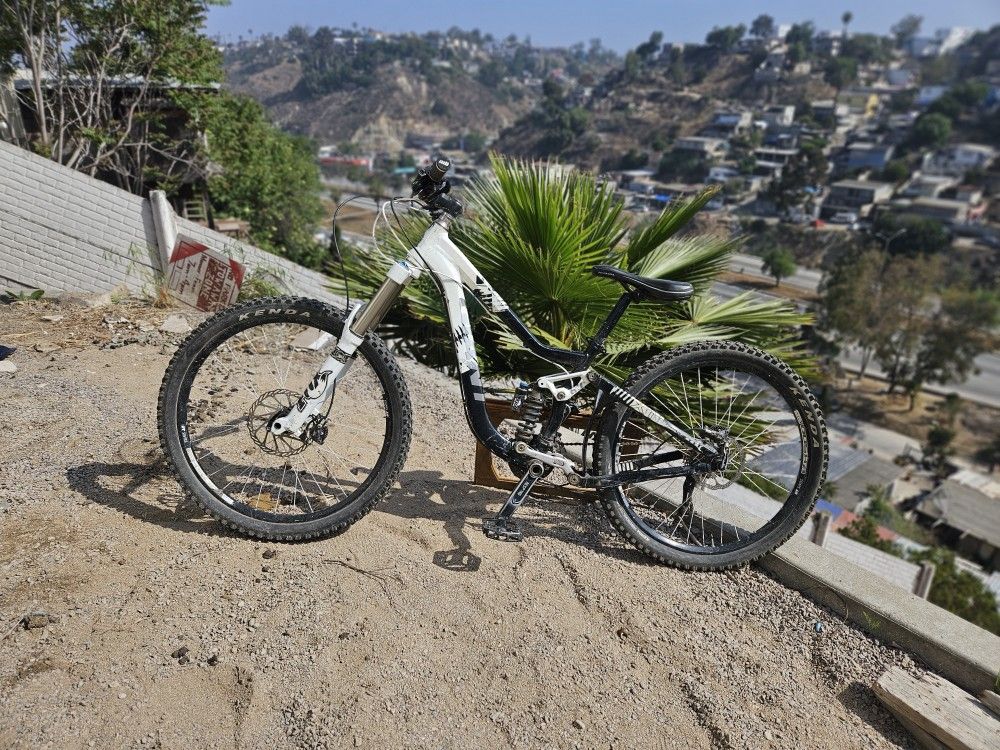 Giant DH