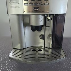 Delonghi Fully Automatic Coffe Machine 