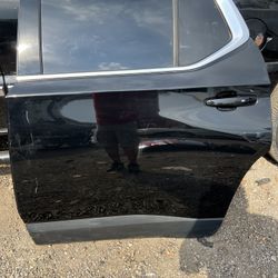2018-2023 CHEVROLET TRAVERSE REAR LEFT SIDE DOOR BLACK MEET KETTLE METALLIC OEM ASSEMBLY