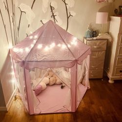 PRINCESS PLAY TENT - NEW IN BOX!