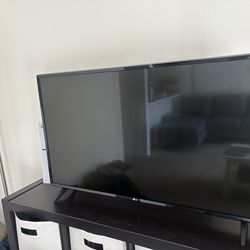 40" LG Flat Screen TV