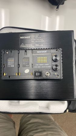 Neewer Bi-color Led Video Light Tripod, Stand, And Carrying Case