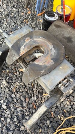 Fifth wheel hitch