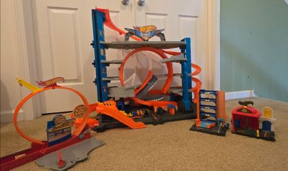 Hotwheels Garage sets (4 total)
