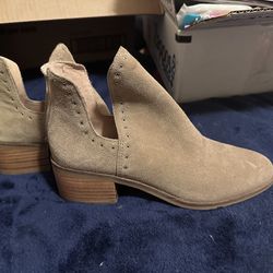 Chelsea And Violet Boots Size 7.5