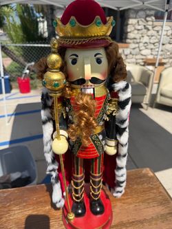 Bombay nutcracker