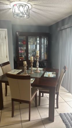 Dinning Room with Chinero