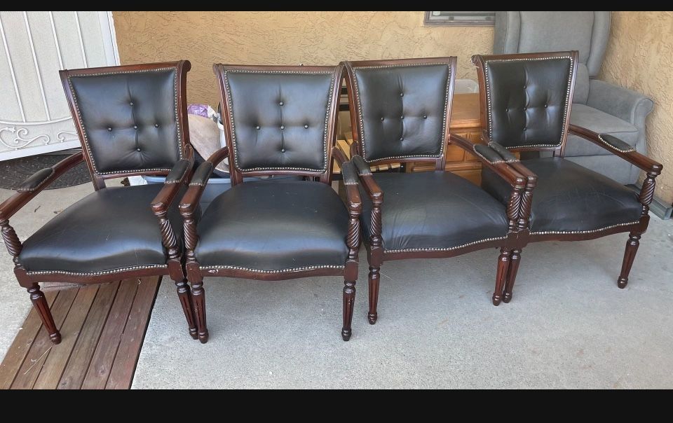 4 Chairs 