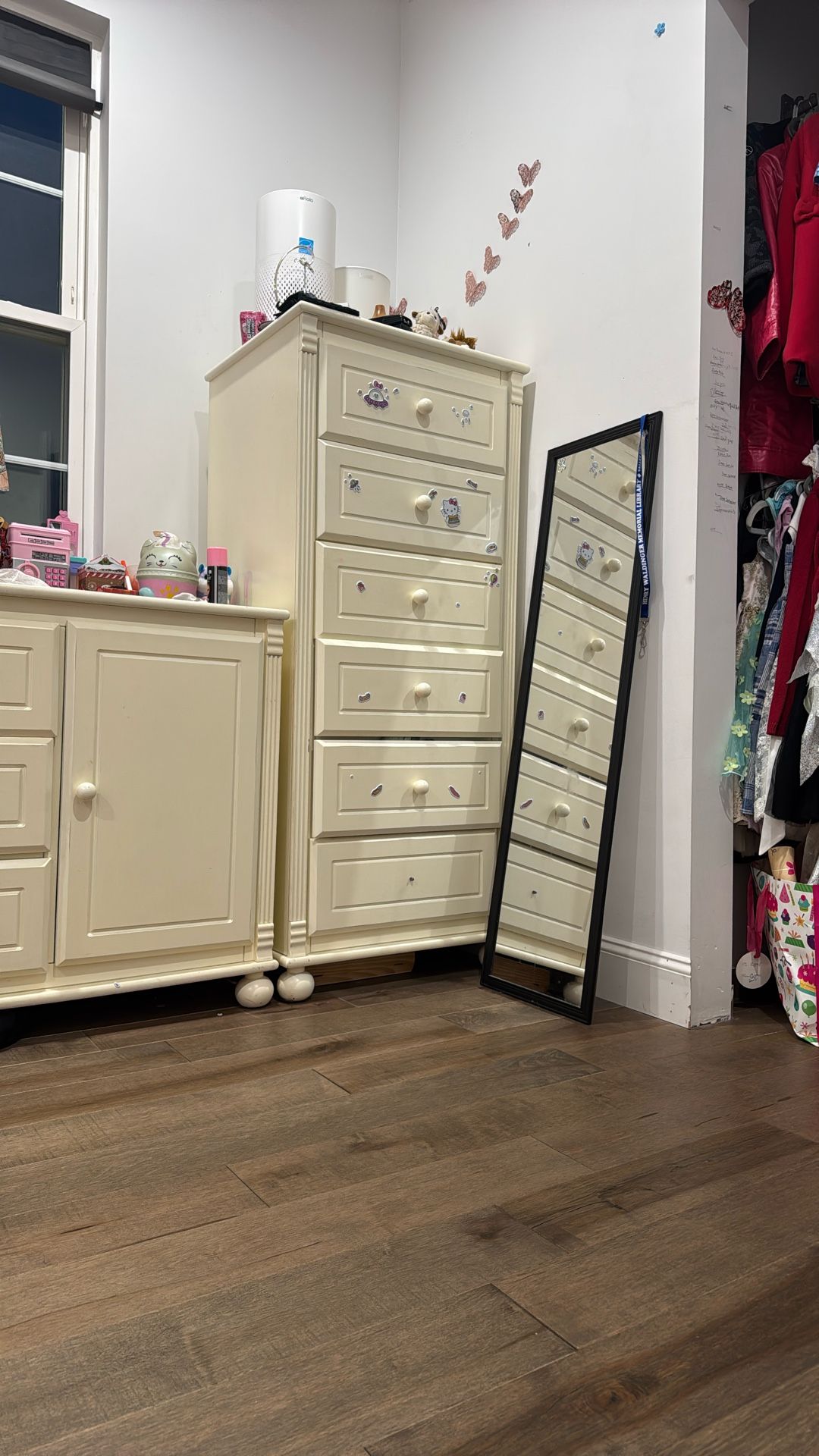 Bellini Tall Dresser – 6 Drawers – Great Condition!
