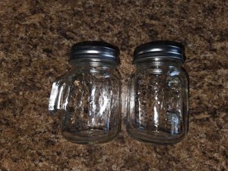 Spice shakers/salt & pepper