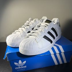 Adidas Superstar (Men’s 6.5 / Women’s 8.5) - Black/White
