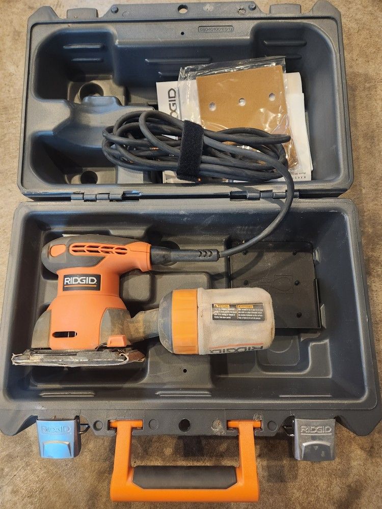 Rigid sander in hard case barely used