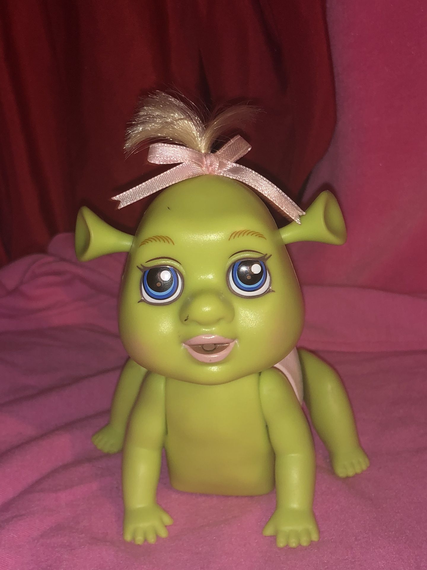 Shrek Fiona baby crawling toy - battery operated ! Hard to find Dream Works toy! Princess Fiona!