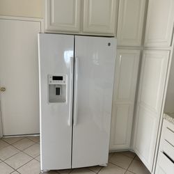 GE Refrigerator for sale