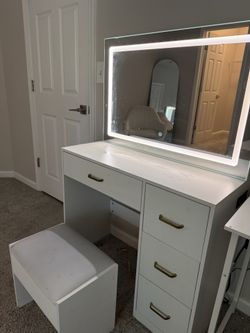 Big Vanity W Chair 