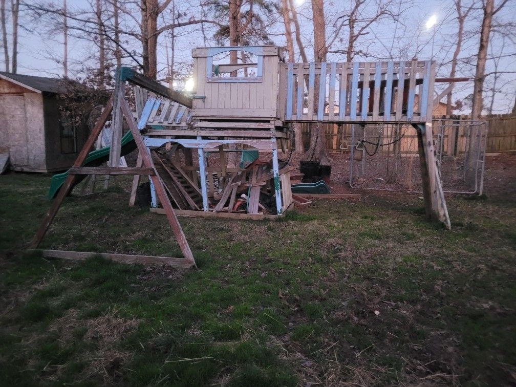 Free Swing Set, Sanford NC