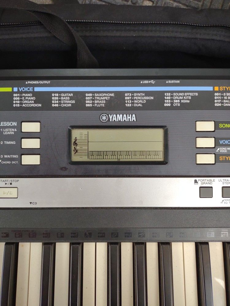 Yamaha Piano -psr E243