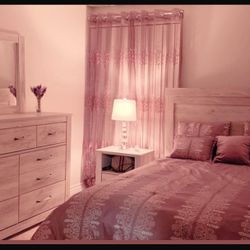 Queen Bedroom Set