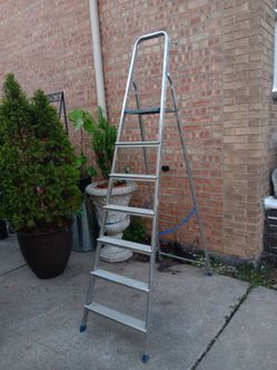 7 ft Foldable Aluminum Ladder