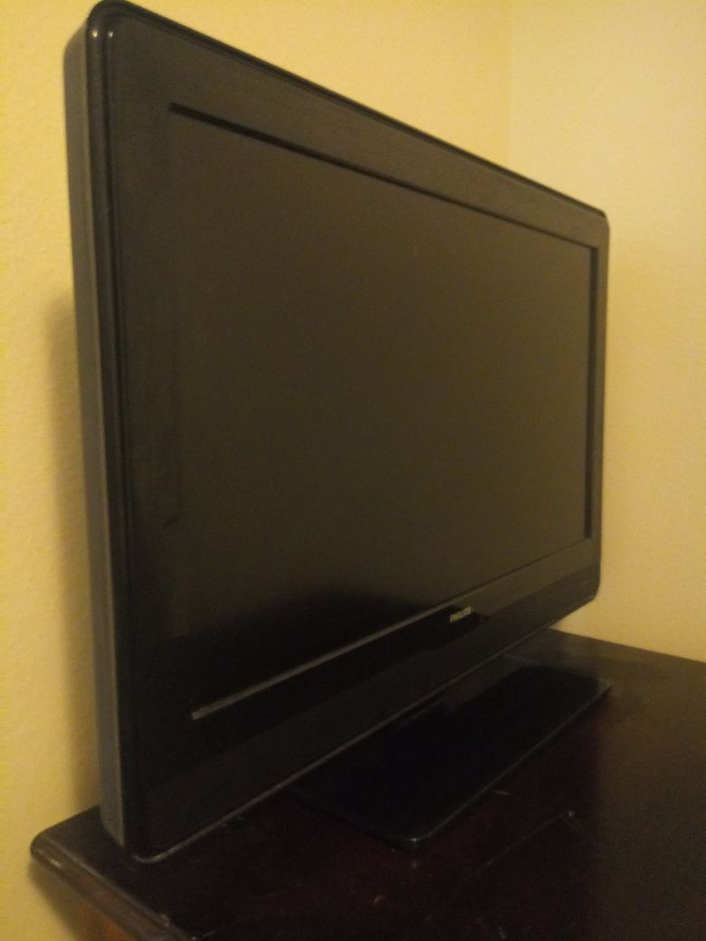 Two (2) TV Philips and Vizio $ 25 each 32 inch